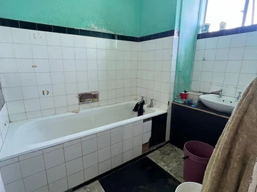 2 Bedroom Flat & Apartment