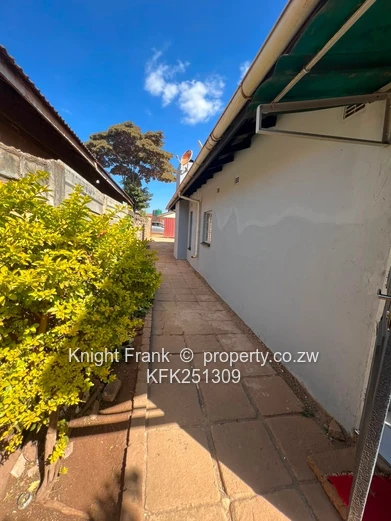 3-Bed Hatcliffe Home - Gated Verandah, Carport & Tiled